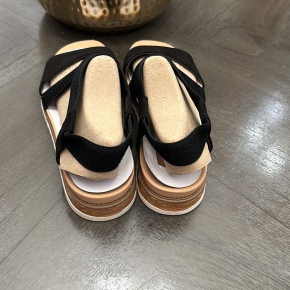 Dr. Scholl's Islander Strappy Sandals - Picture 7 of 9